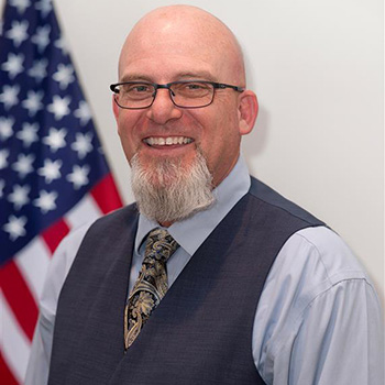 Travis Hull headshot